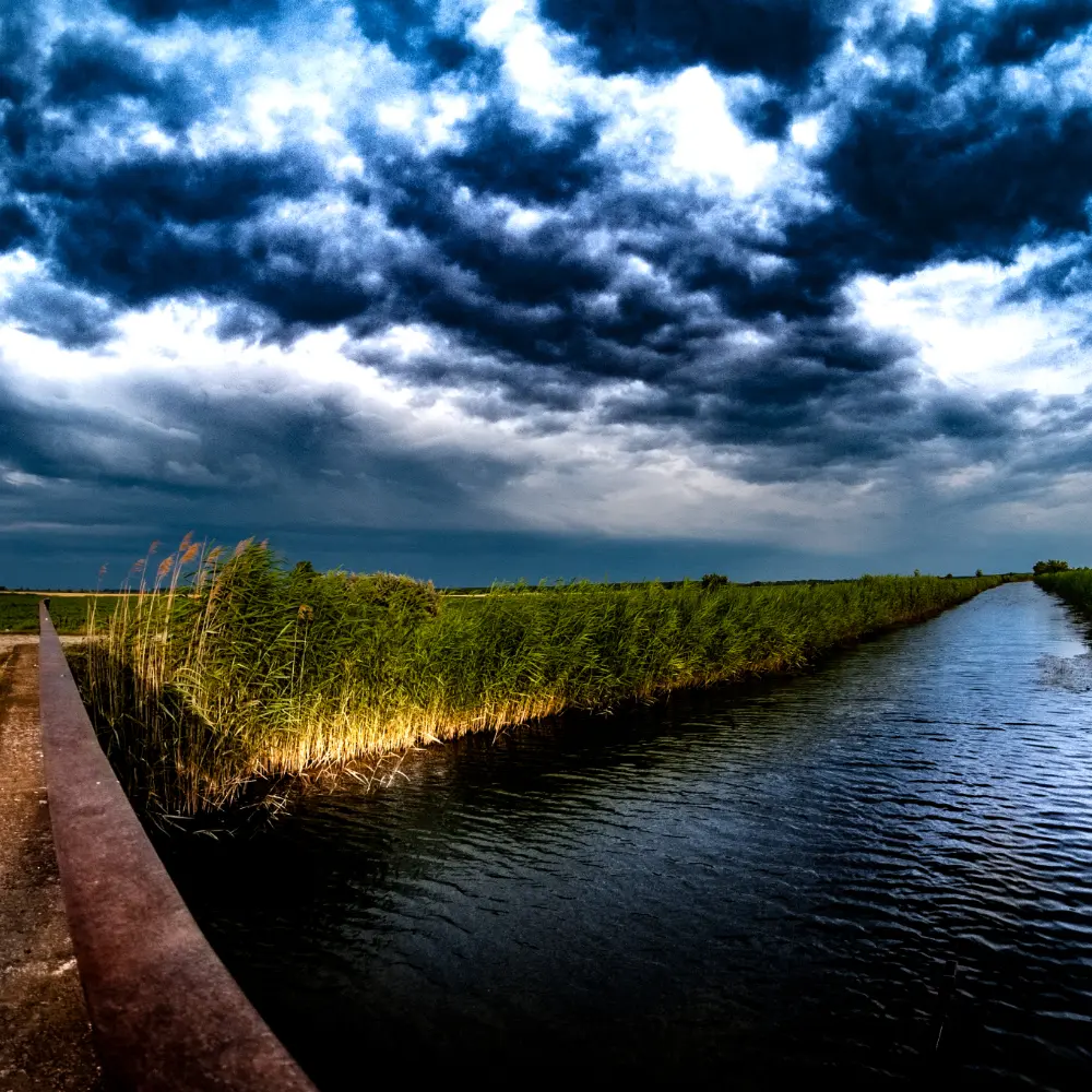 Drámai viharos égbolt Tiszaföldvár felett